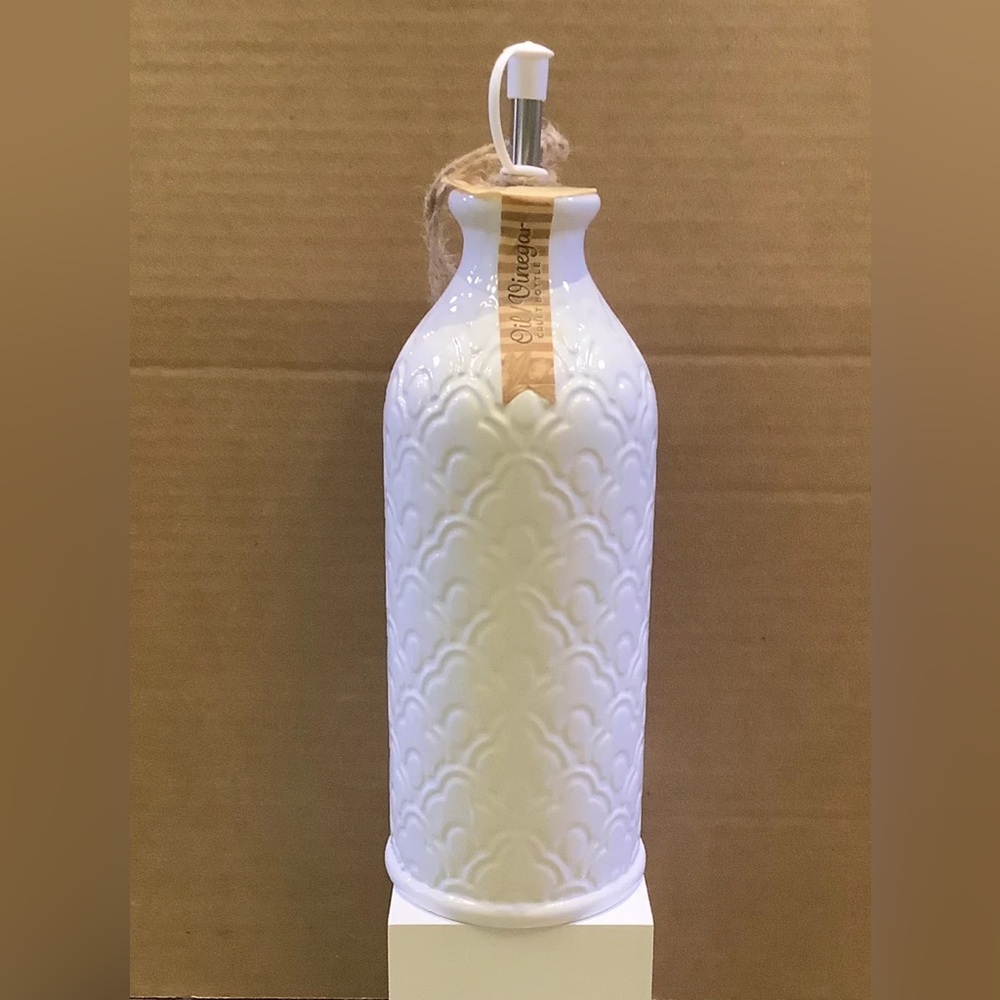 10 Strawberry Street oil/vineger dispenser